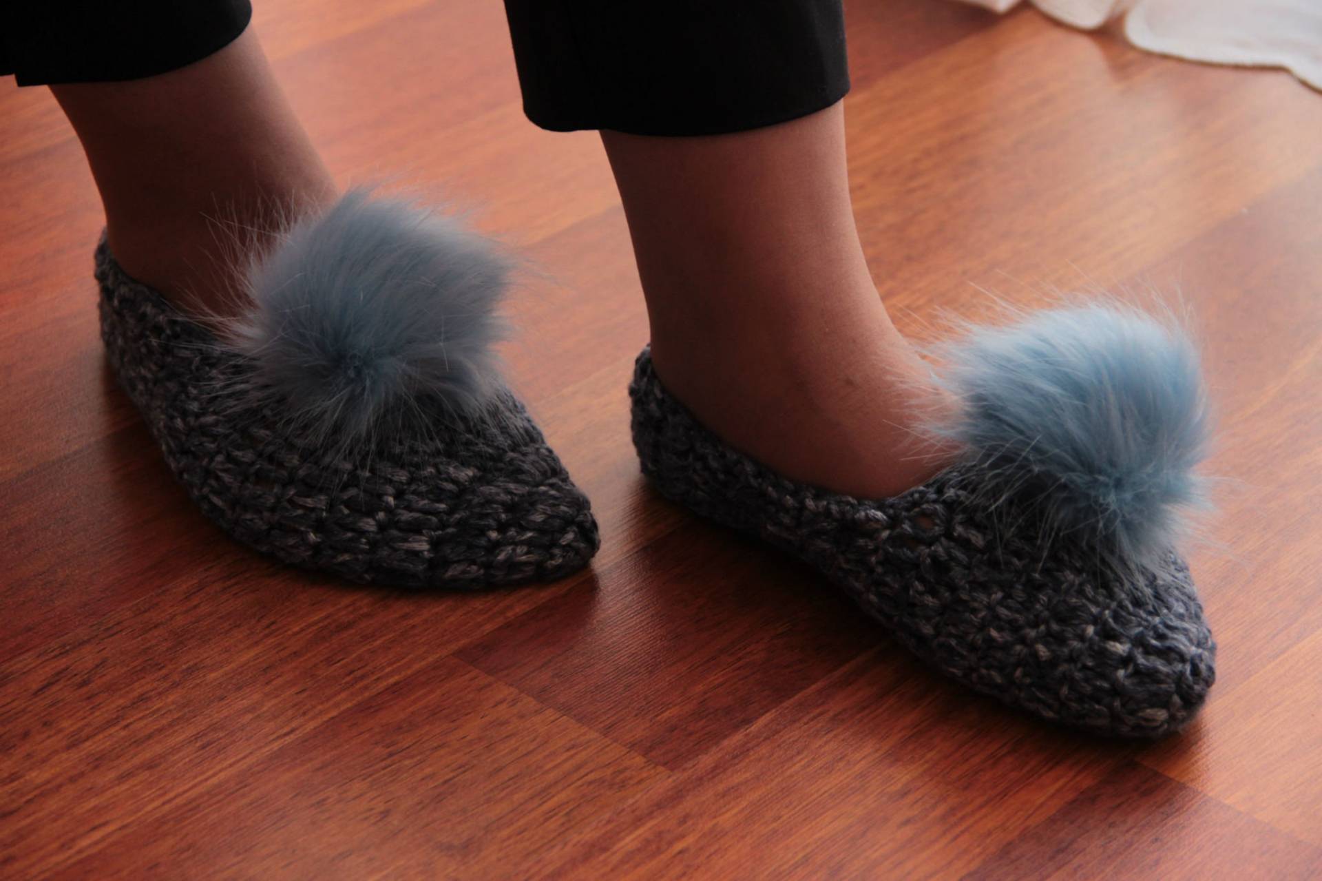 Gehäkelte Hausschuhe, Füße Warm, Pompom Slipper, Häkelschuhe, Geschenk Für Sie, Frauengeschenk, İdeas von HirasuAccessories