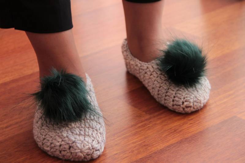 Gehäkelte Hausschuhe, Füße Warm, Pompom Slipper, Häkelschuhe, Geschenk Für Sie, Frauengeschenk, İdeas von HirasuAccessories