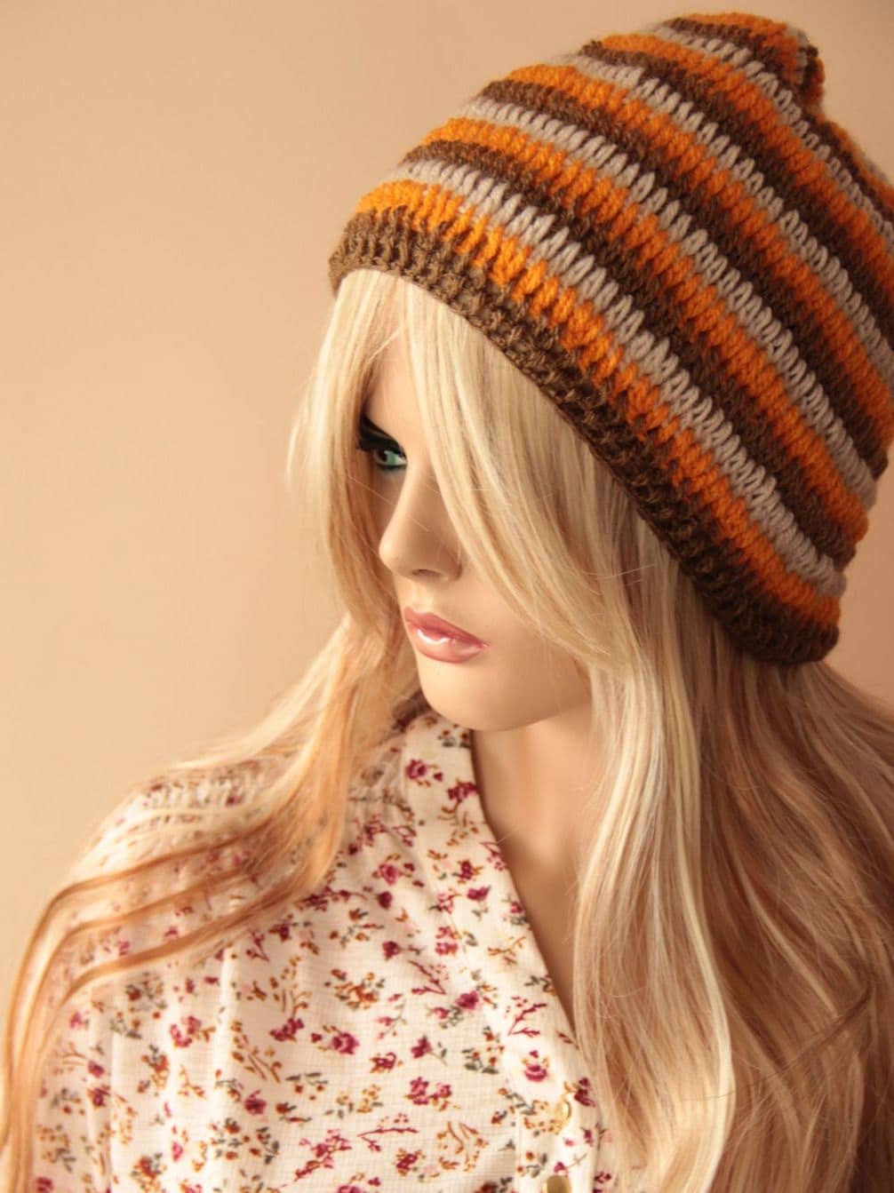 Gehäkelte Mütze Für Damen, Braun, Orange, Elfenbein, Winter Accessoires, Beanie Mütze, Geschenkidee, Geschenk Sie, Frauen, Wollmischung von HirasuAccessories
