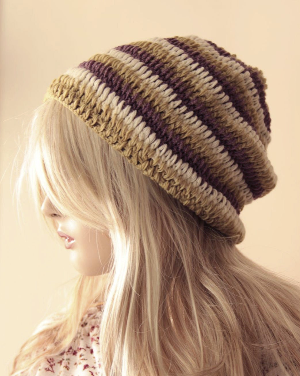 Gestreifte Häkelmütze, Winter Accessoires, Beanie Mütze, Geschenkidee, Für Frauen, Wolle-Mischung von HirasuAccessories