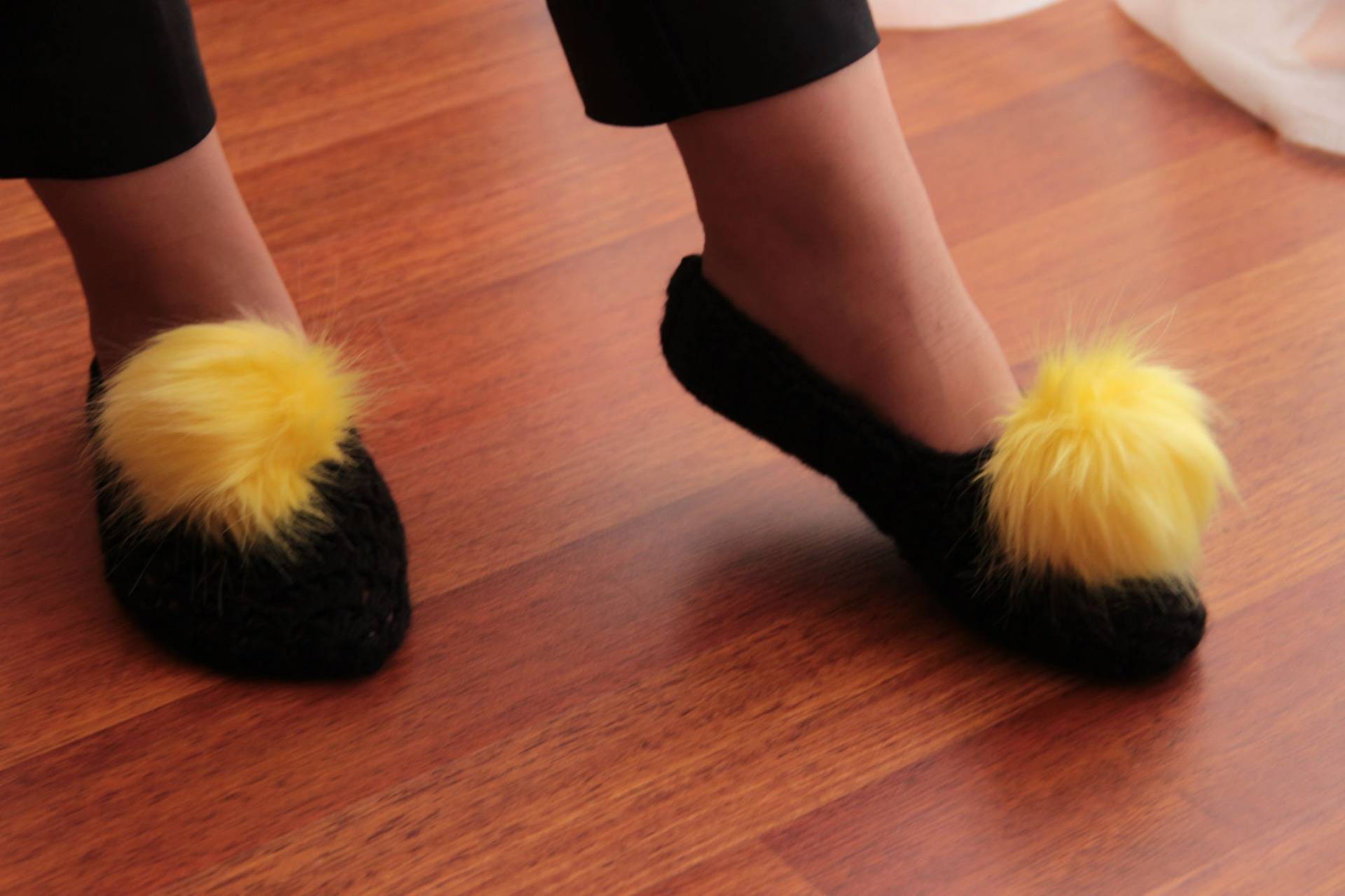 Hausschuhe, Gehäkelte Hauspantoffel, Füße Warm, Pompom Slipper, Häkelschuhe, Geschenk Für Sie, Frauengeschenk, İdeas von HirasuAccessories