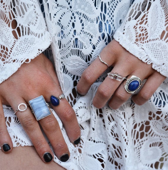Boho Ring - Blauer Spitzen Achat Stein von Hirode