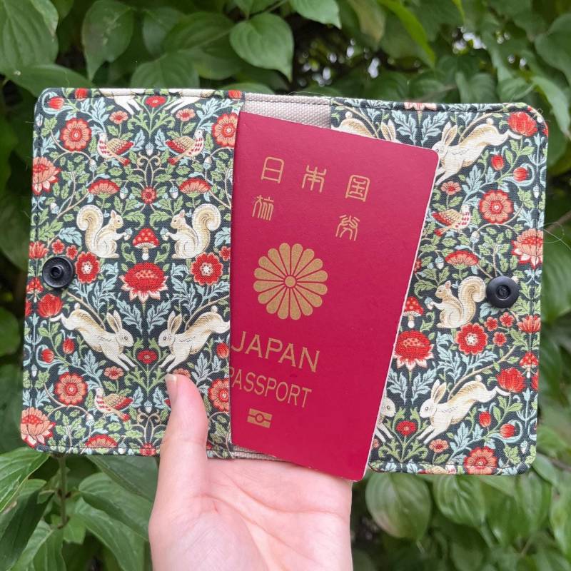 Reisepasshülle, Alice Im Wunderland, Reise, Shiba Hund, Dackel, Hase, Geschenk von HirokoSchuppHandmade