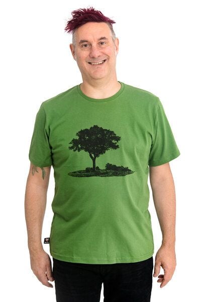Hirschkind Fair-Trade-Männershirt "Baum am Oderbruch" - Made in Kenia - grasgrün von Hirschkind
