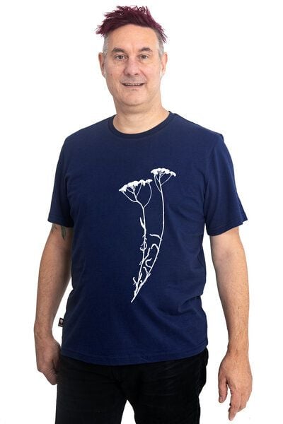 Hirschkind Fair-Trade-Männershirt "Schafgarbe" - Made in Kenia - medieval blue von Hirschkind