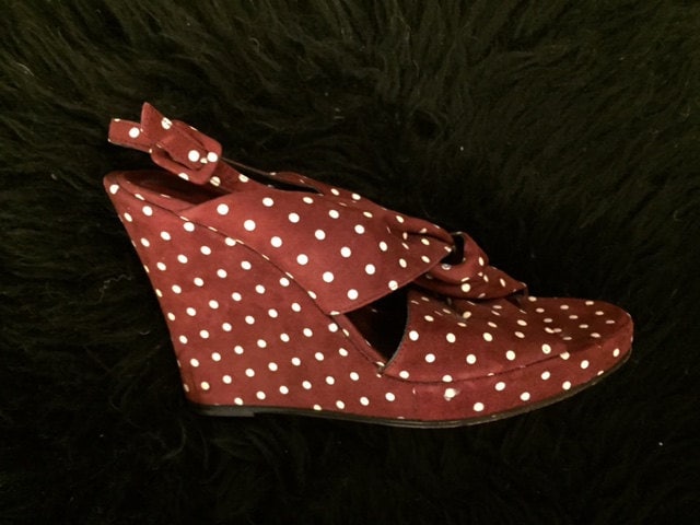 Vintage Biba Disco Glam Burgund Rot Wildleder Polka Dot Plateausandalen Vintage Biba Disco Glam Burgund Rot Wildleder Polka Dot Plateausandalen von HisCoyMistress