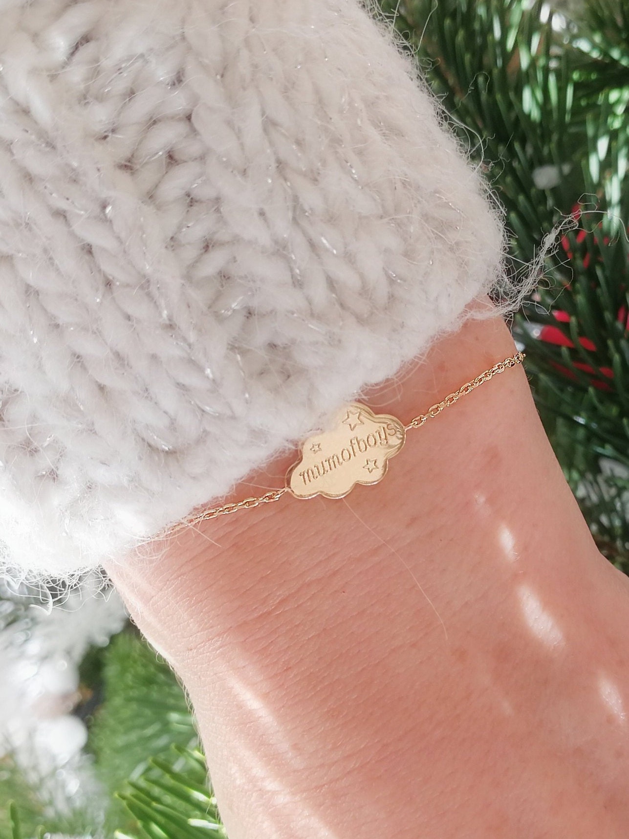 Personalisiertes Vergoldetes Armband in Form Einer Wolke Mit Eingraviertem Namen Weihnachtsgeschenk Von Geburtstag Oder Taufe Personalisiertes Vergoldetes Armband in Form Einer Wolke Mit Eingraviertem Namen Weihnachtsgeschenk Von Geburtstag Oder Taufe von HistoireAGraver