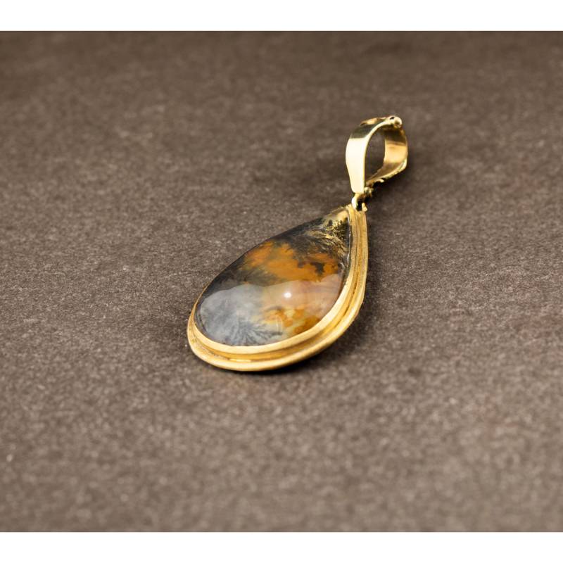 Gelbgoldanhänger Mit Pflanzenfossil von HistorianLugano