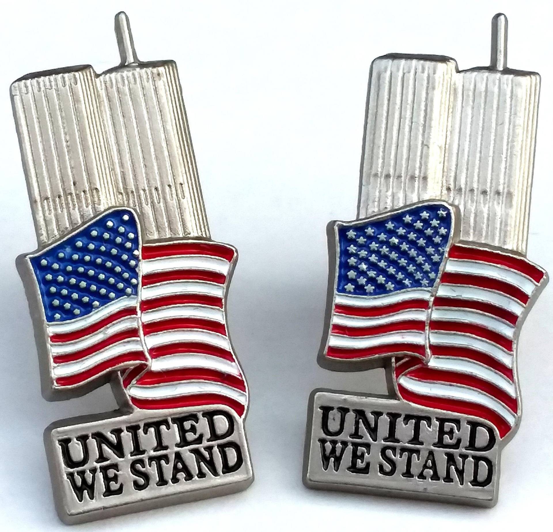 Ein Paar Feiner Handgefertigter Mehrfarbiger Zinn 2001-9-11 United Wir Stand Pins Mit Starkem Verschluss Ein Paar Feiner Handgefertigter Mehrfarbiger Zinn 2001-9-11 United Wir Stand Pins Mit Starkem Verschluss von HistoricTreasuresNYC