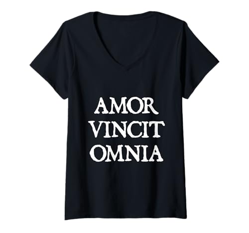 Damen Amor Vincit Omnia, Love Conquers All T-Shirt mit V-Ausschnitt Damen Amor Vincit Omnia, Love Conquers All T-Shirt mit V-Ausschnitt von History's Most Famous Latin Phrases and Quotes