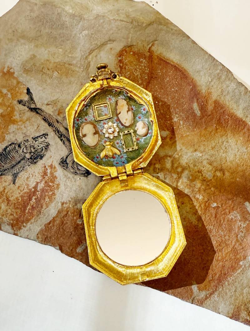 Galerie Wand Kamee Taschenspiegel Galerie Wand Kamee Taschenspiegel von HistoryTimeTraveler