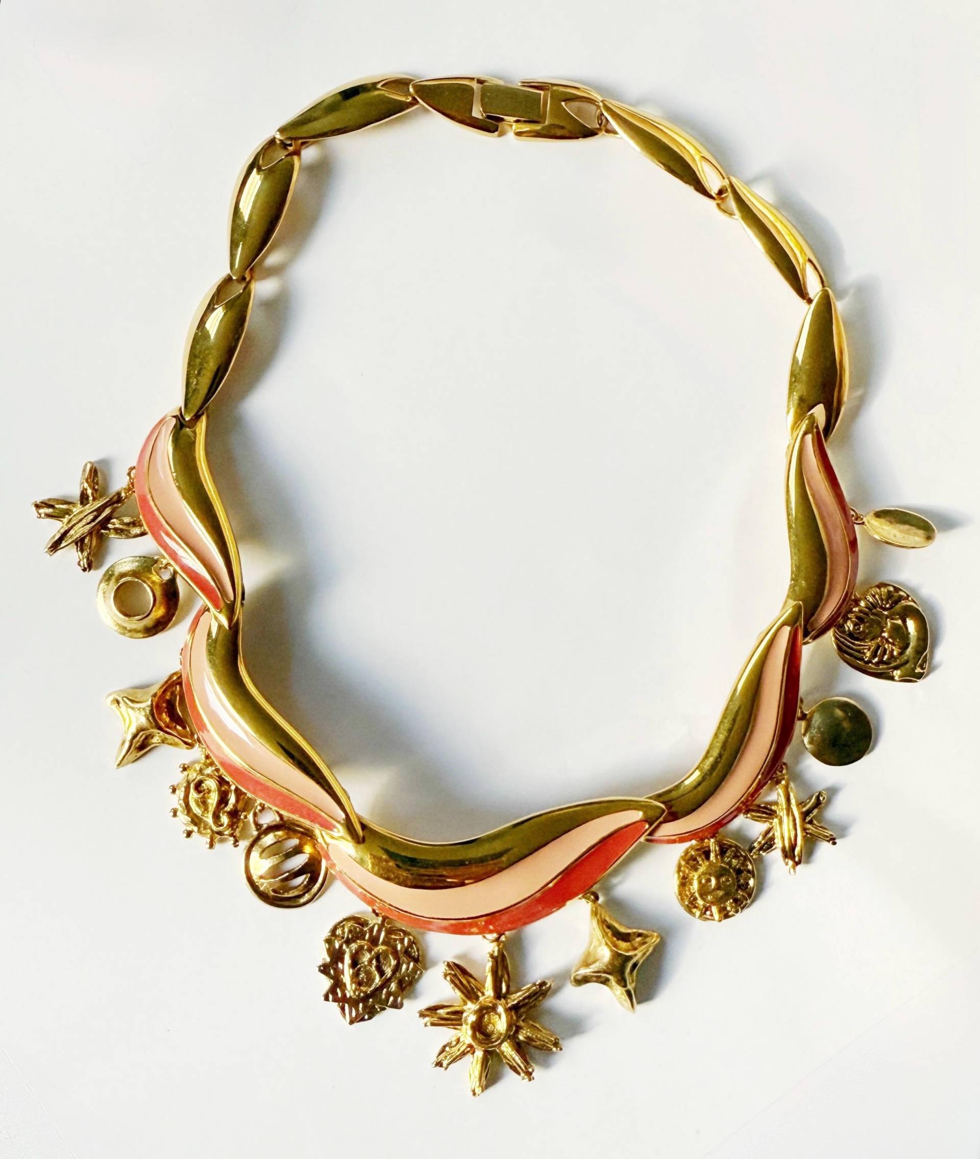 Rosa Emaille Halskette von HistoryTimeTraveler