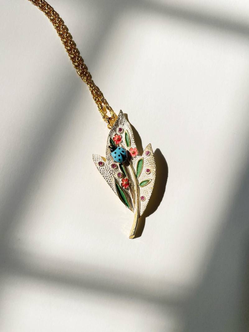 Vintage Marienkäferblatt-Halskette von HistoryTimeTraveler