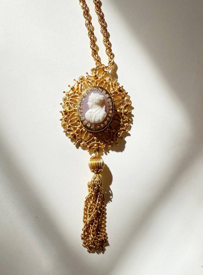 strass Cameo Medaillon Halskette strass Cameo Medaillon Halskette von HistoryTimeTraveler