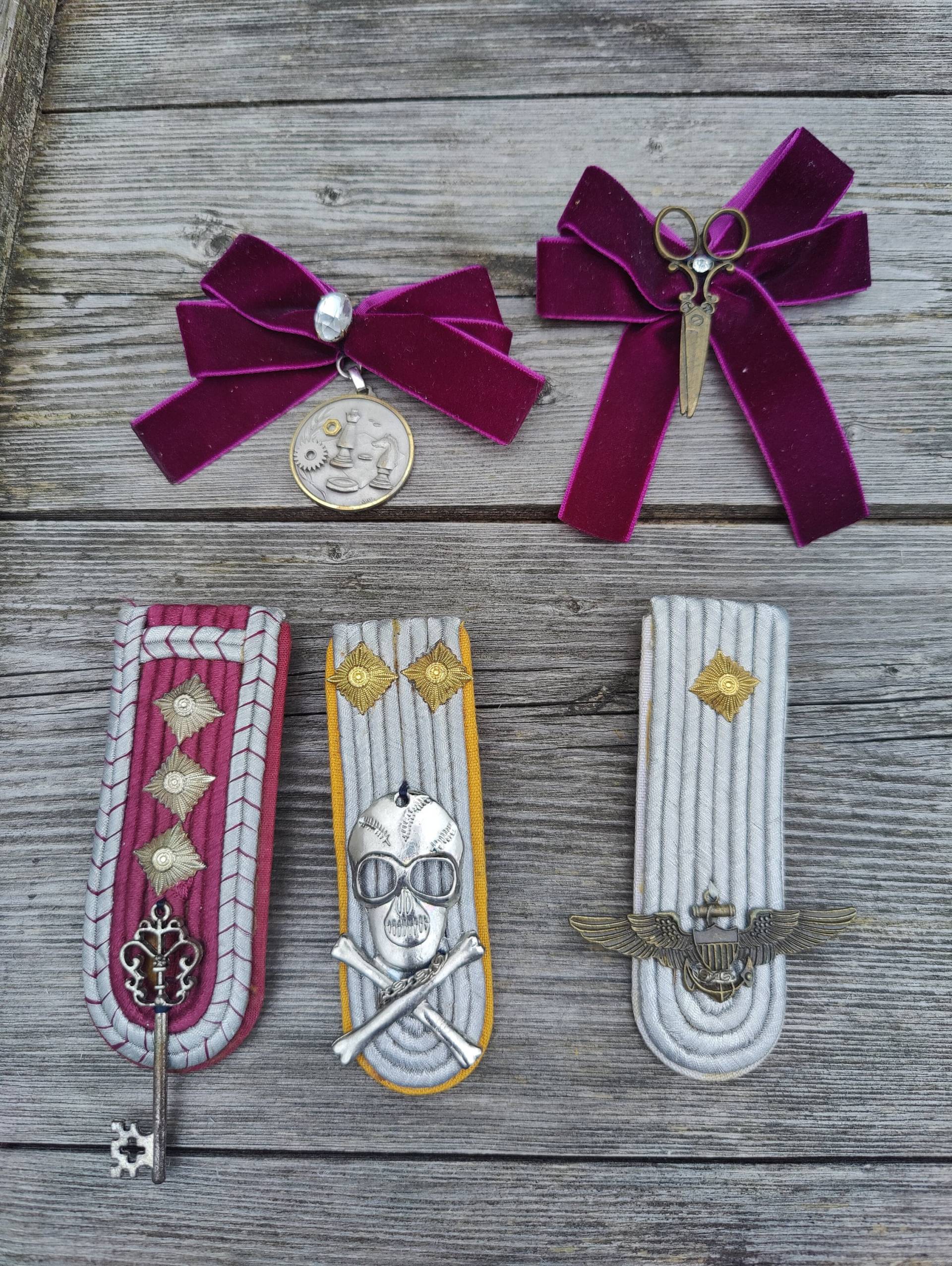 5 Upcycled Steampunk Medaillen, Orden, Abzeichen von Historyprops