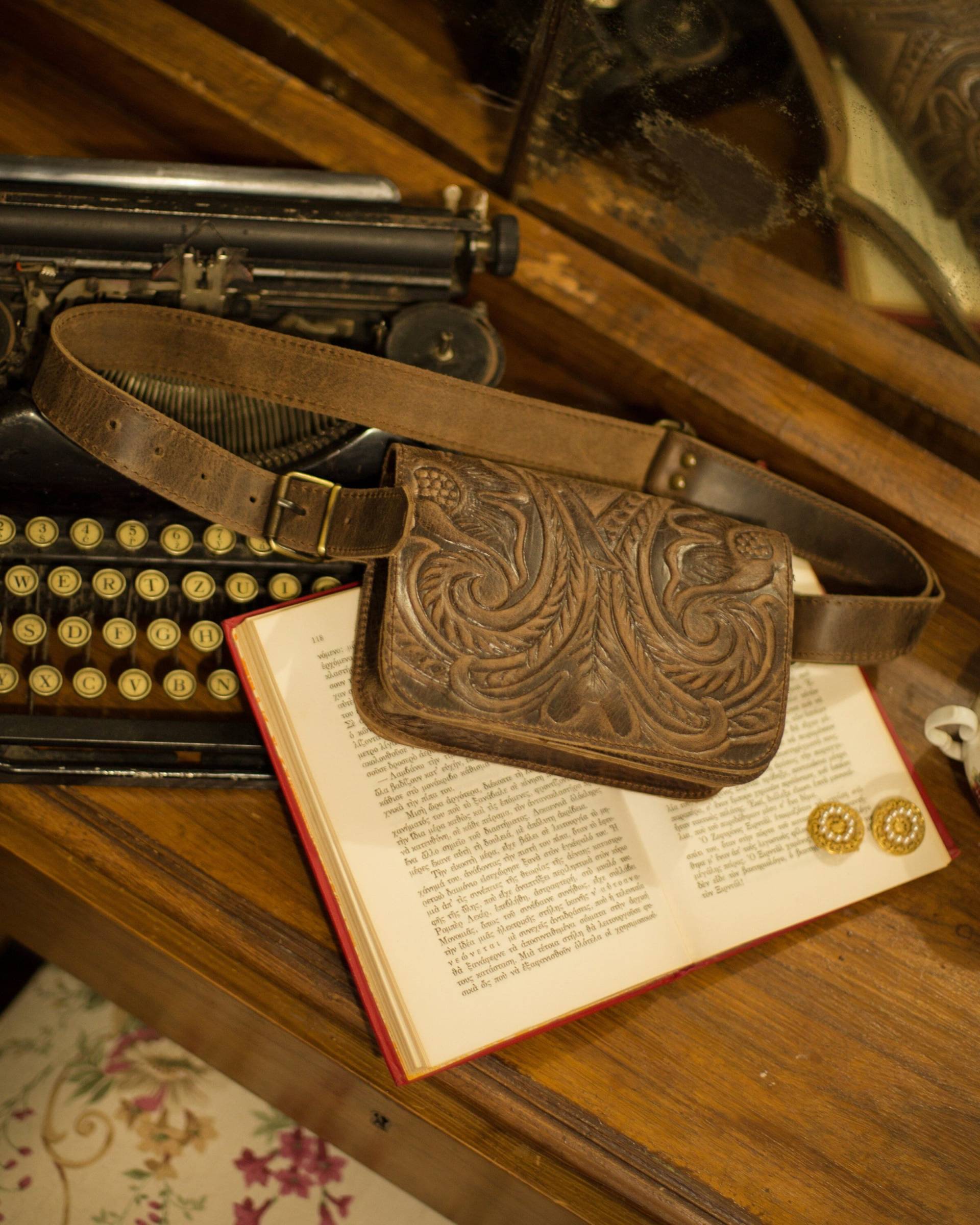 Gürteltasche Aus Leder Mit Punzierung Vintage Braune Im Western-stil von HitonasCOM