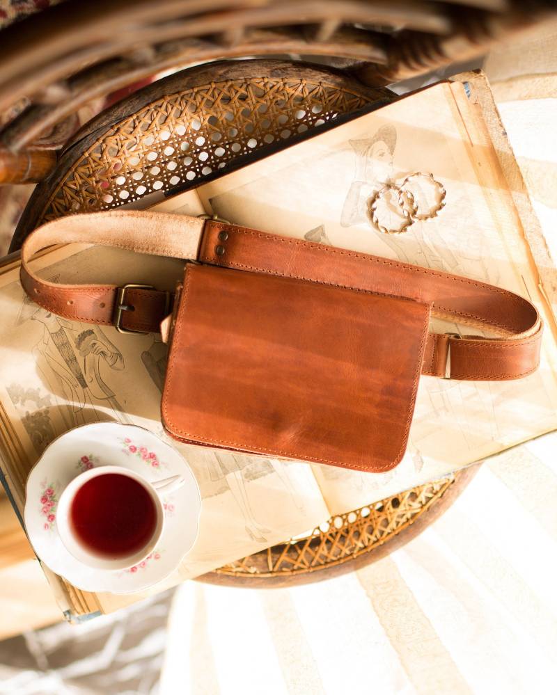 Handgefertigte Gürteltasche Aus Leder Braune Bauchtasche, Crossbody von HitonasCOM