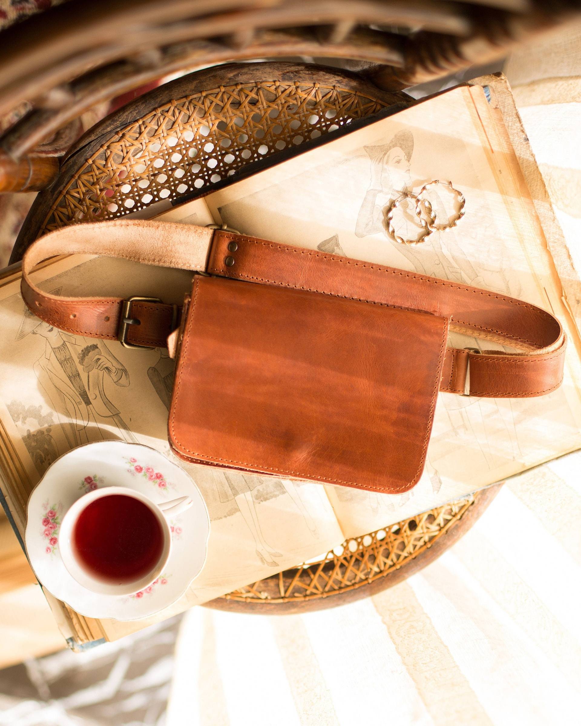 Handgefertigte Leder Bauchtasche Braune Gürteltasche, Crossbody Taille Tasche von HitonasCOM