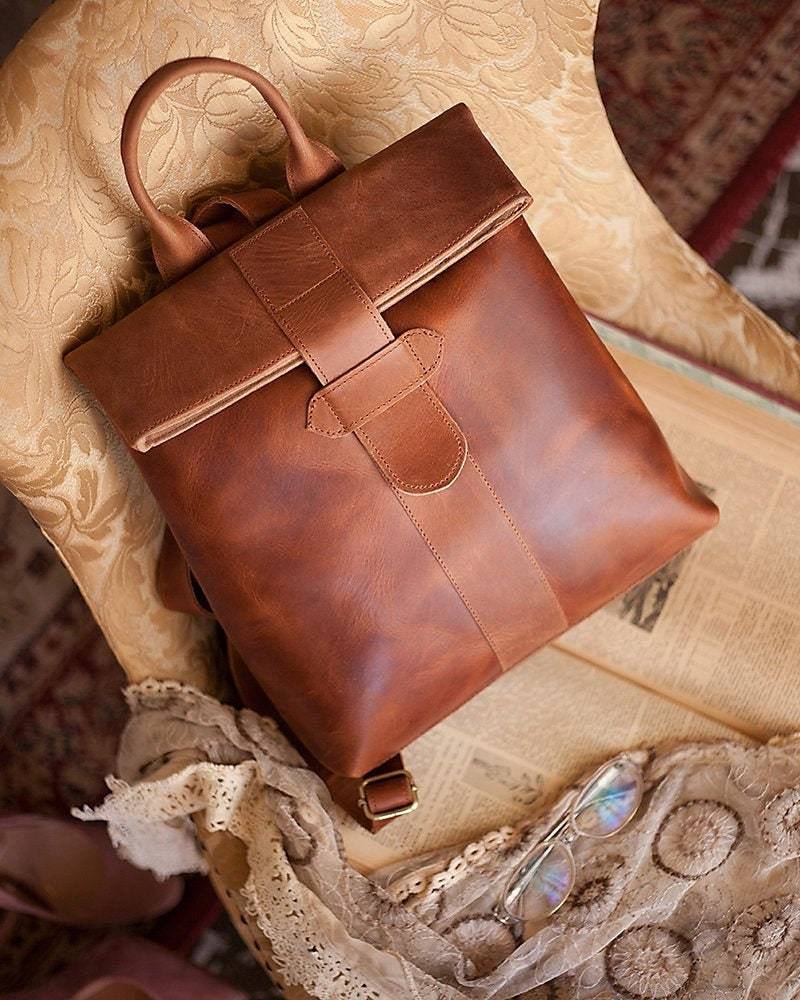 Handgefertigter Brauner Lederrucksack Damen Crete Island Rucksack von HitonasCOM