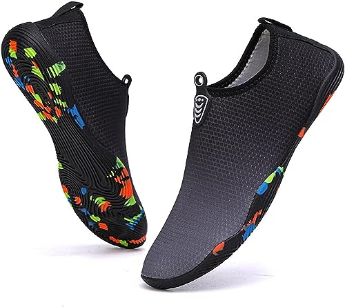 Hitopteu Badeschuhe Herren Damen Wasserschuhe Weich Leicht Schwimmschuhe Aquaschuhe, Schnell Trocknend Strandschuhe mit rutschfest Sohle, 01 Schwarz 37 EU von Hitopteu