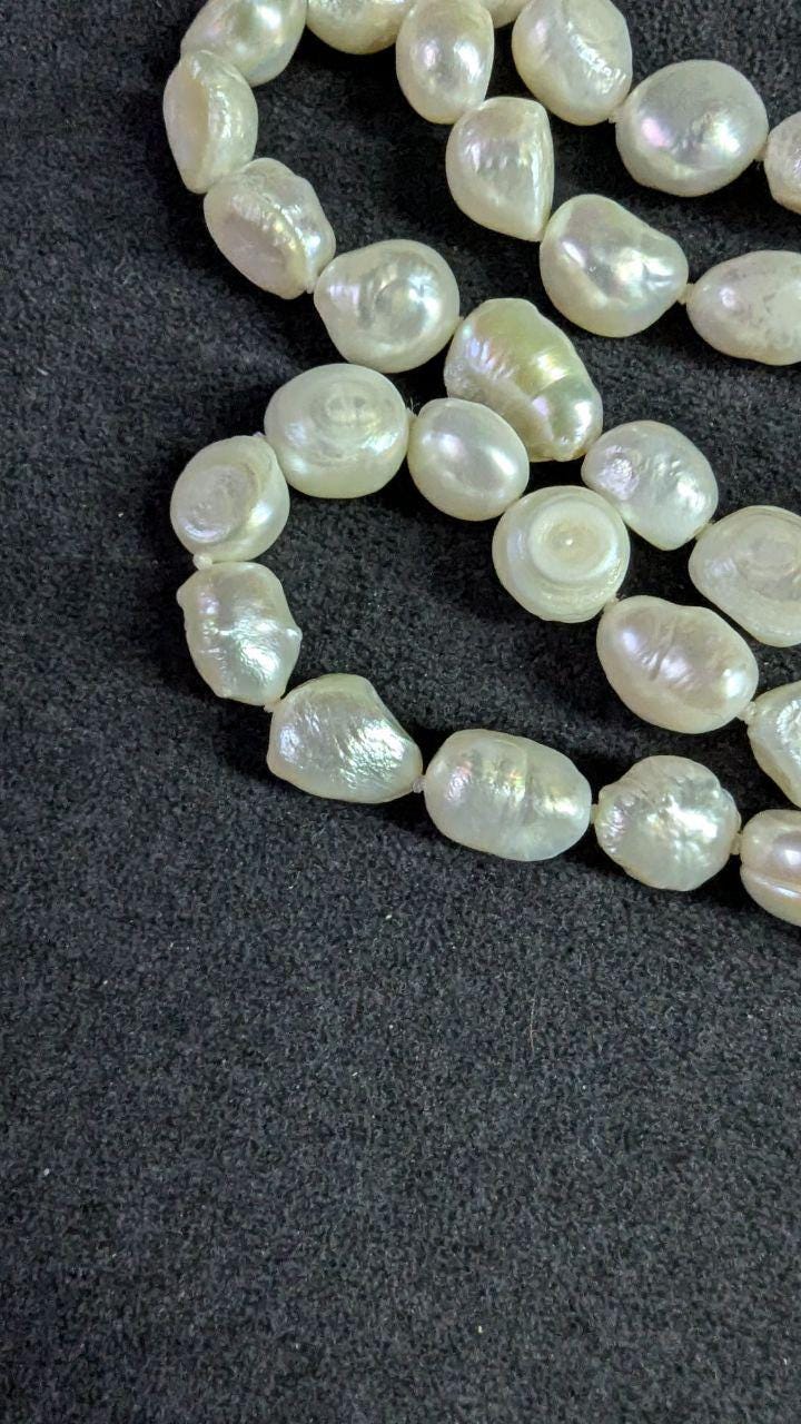 Vintage Natur Barock Perlen Armband Strang - Schillernde Weiße Perlen, Boho Schmuck Vintage Natur Barock Perlen Armband Strang - Schillernde Weiße Perlen, Boho Schmuck von HiveCorp