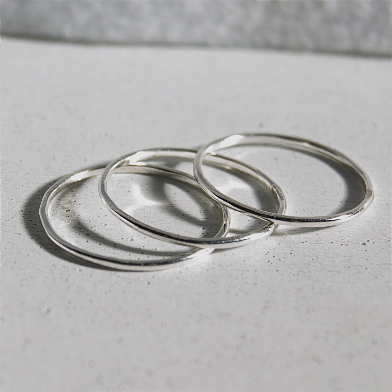 3 Zarte Stapelringe - 925 Silber Ringe Mit Gehämmertem Finish Feinem Gehämmerten Set von HiwireJewelry
