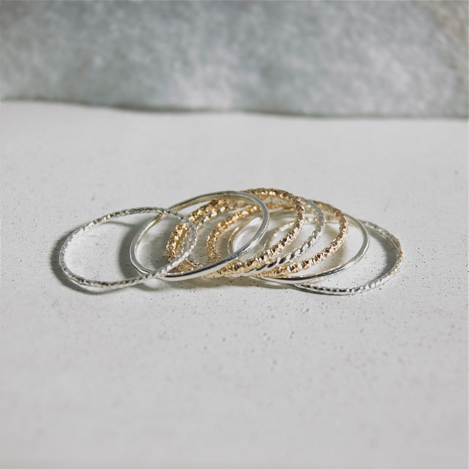 7 Zierliche Stapelringe - Sterling Silber Glitzernde Ringe Dünne Set Von Ringen von HiwireJewelry