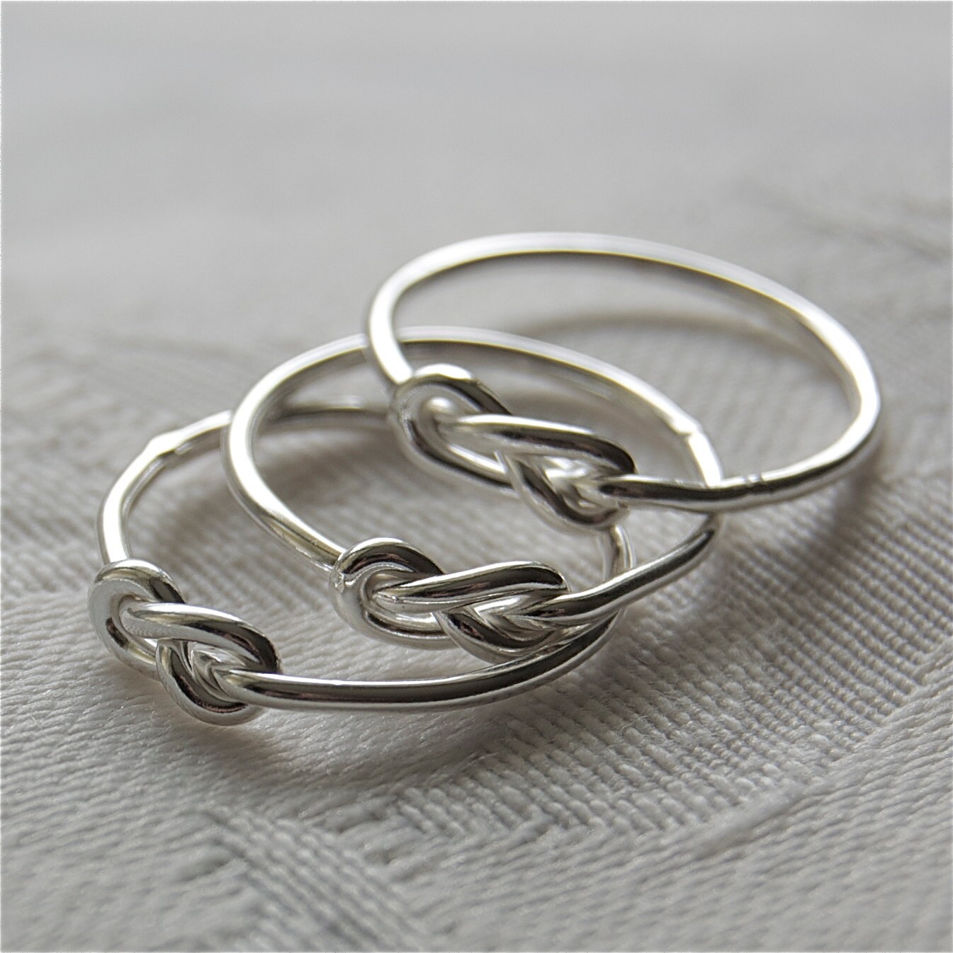 Unendlich Knoten Ring - Unendlichkeit Brautjungfer Schmuck -Bestefreundin Silber Liebesknoten Handgewebtes Symbol von HiwireJewelry