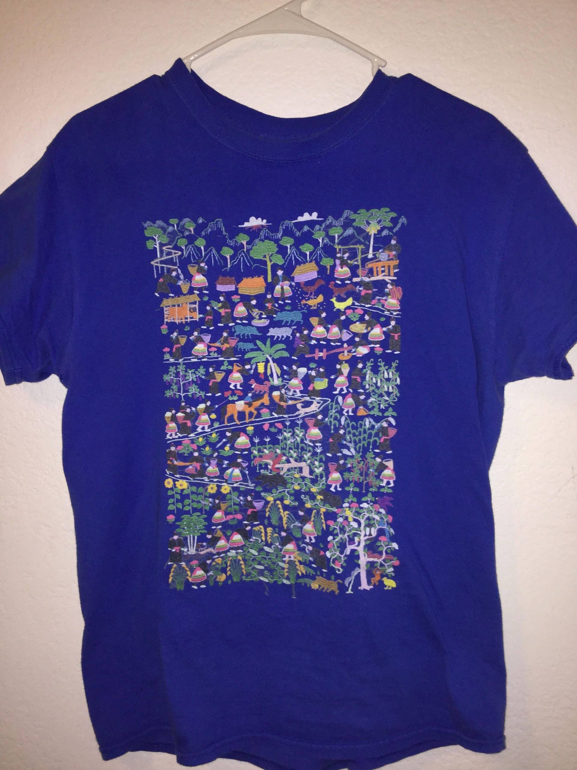 Hmong Stickerei T-Shirt Hmong Stickerei T-Shirt von HmongTiagTag