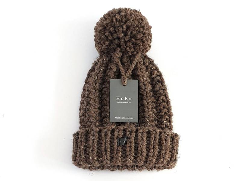 Herren Braune Bommelmütze. Dicke Grobstrick-Hand Gestrickte Beanie Mit Großem Abnehmbaren Pom Pom. Hobo Handmade Lofty. Tweed Wollmischung von HoBoHandmadeUK
