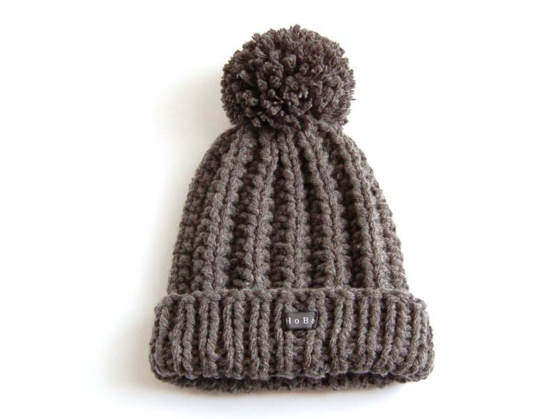 Kohle Pom Beanie. Herren Grau Hobo Handgemachte Dicke Grobstrick Bommelmütze. Großer Abnehmbarer Bommel. Dunkelgraue Wollmischung Xs-Xxl von HoBoHandmadeUK