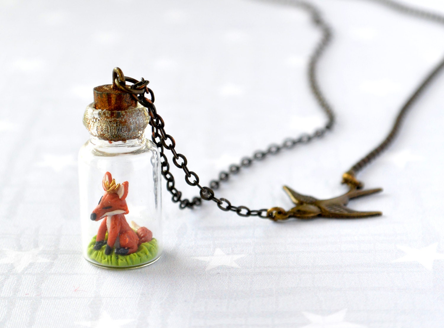 Collier Mit Mini-Renard Und Bouteille. Ami De La Forêt Collier Mit Mini-Renard Und Bouteille. Ami De La Forêt von HoKiou