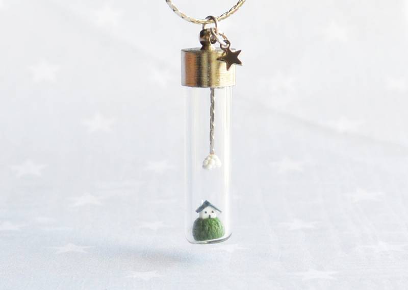 Halskette Mit Winzigem Haus Und Wolke. Miniatur in Flasche. Terrarium Kette Halskette Mit Winzigem Haus Und Wolke. Miniatur in Flasche. Terrarium Kette von HoKiou