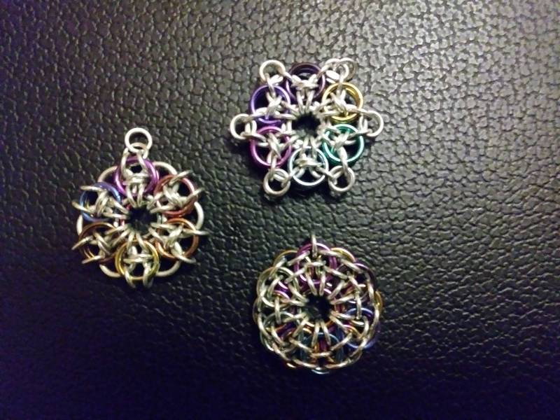 Uv-Aktive Niob-Anhänger von Hobbitschainmaille