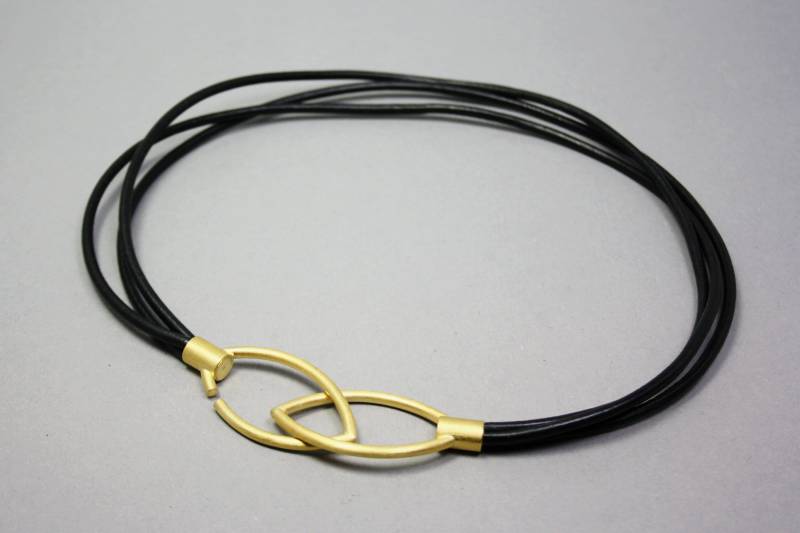 Lederbänder Schwarz Mit Verschluss Aus 925Er Silber Vergoldet Drei Längen von HochglanzundMatt