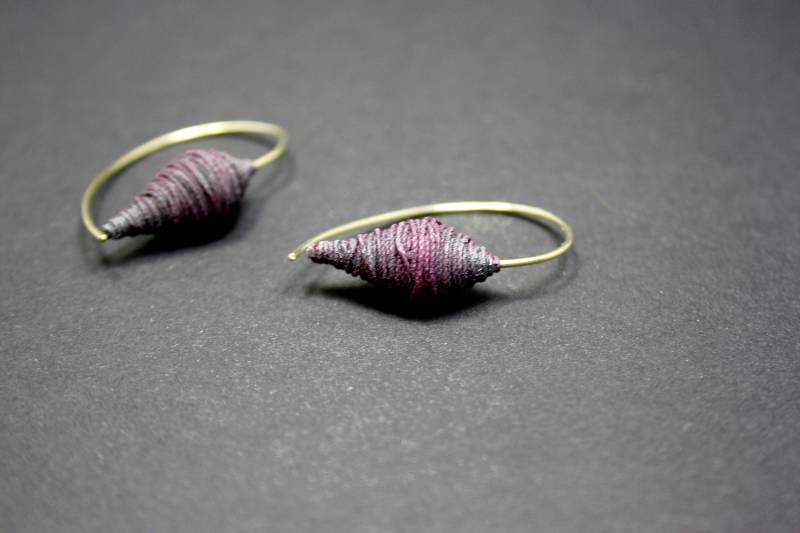 Textil Ohrringe 585Er Goldbügel Mit Garn Und Kunstharz Umwickelt Bordeaux von HochglanzundMatt