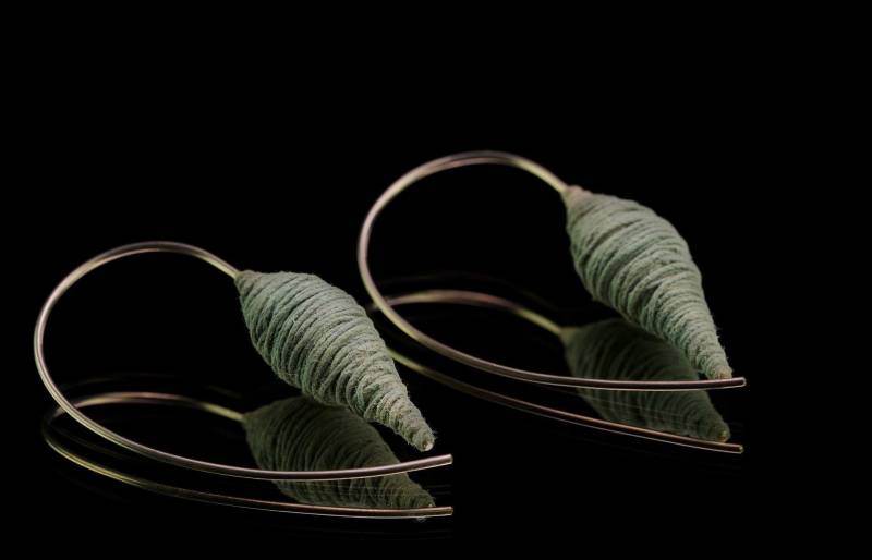 Textil Ohrringe 925Er Silberbügel Mit Garn Und Kunstharz Umwickelt Hellblau von HochglanzundMatt