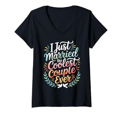 Damen I Just Married The Coolest Couple Ever Offiziell - T-Shirt mit V-Ausschnitt Damen I Just Married The Coolest Couple Ever Offiziell - T-Shirt mit V-Ausschnitt von Hochzeitsheirat offizielle Feier