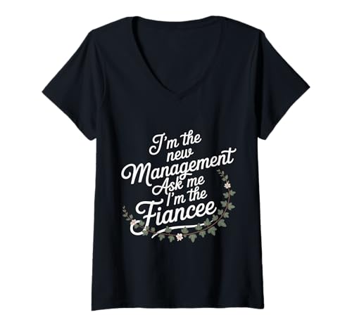 Damen I'm The New Management Ask Me I'm The Fiancee - T-Shirt mit V-Ausschnitt Damen I'm The New Management Ask Me I'm The Fiancee - T-Shirt mit V-Ausschnitt von Hochzeitsvorschlag neuer Kopf