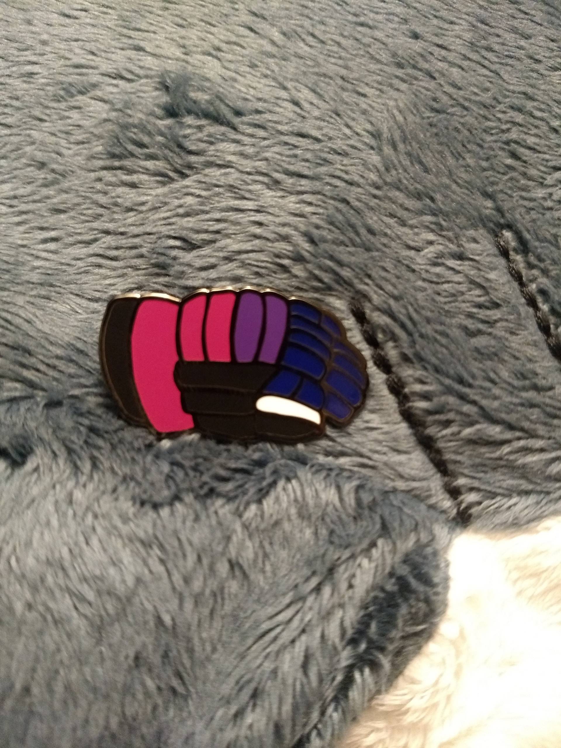 Hockey-Stolz-Pin - Bi Stolz Hockey-Stolz-Pin - Bi Stolz von HockeyBabbler