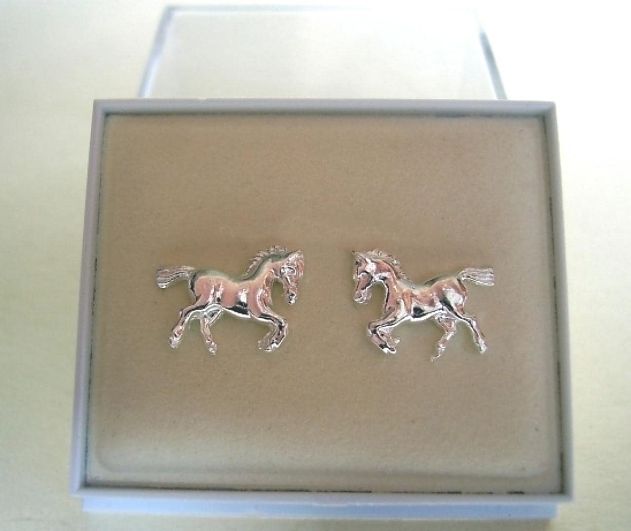 sterling Silber Ohrstecker 9Ct Gold Pferd sterling Silber Ohrstecker 9Ct Gold Pferd von Hockleycharms
