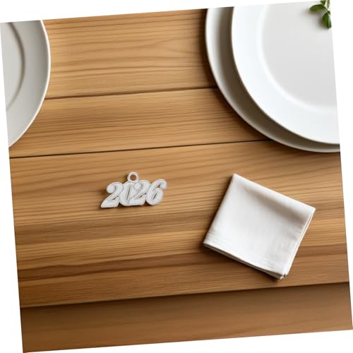 Hoement 50 Stück Teiliges Graduation Cap Tassel Charms Jahreszahl Anhänger in Gold und Silber Quasten für Schmuckherstellung Armbänder Halsketten Ohrringe und DIY Abschlussdeko von Hoement