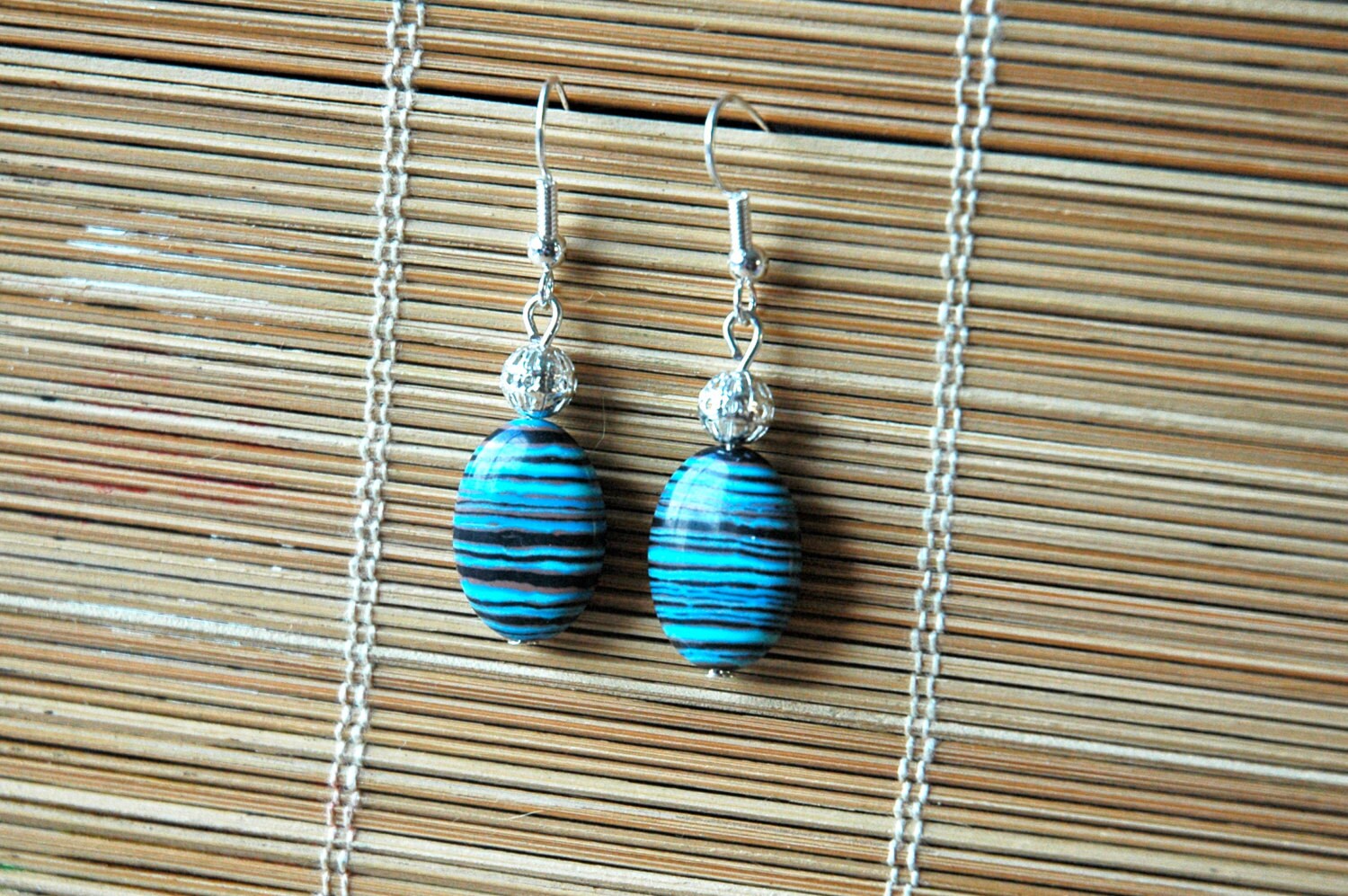 Oval Blau, Grün, Türkis, Schwarz Zebra Calsilica Anhänger Ohrringe Oval Blau, Grün, Türkis, Schwarz Zebra Calsilica Anhänger Ohrringe von HoggwinkleDesigns