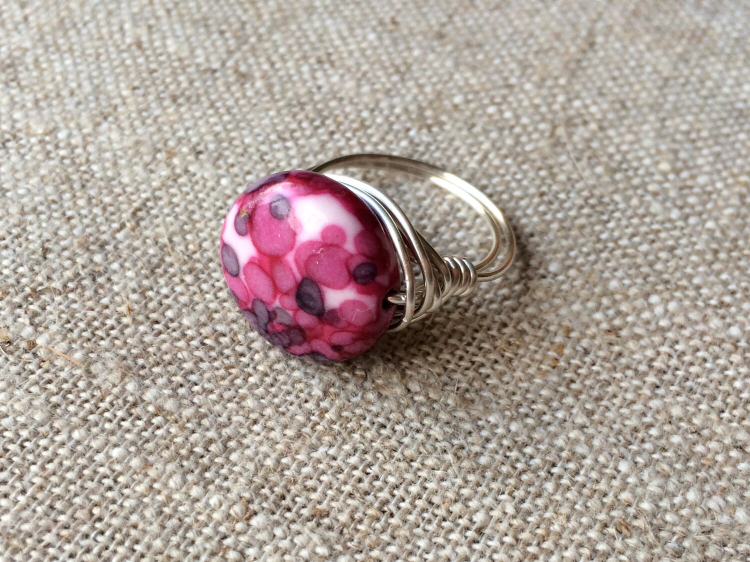 Rosa Rain Flower Anzeigen Stone Silver Wire Wrapped Ring - Größe Bestellen Rosa Rain Flower Anzeigen Stone Silver Wire Wrapped Ring - Größe Bestellen von HoggwinkleDesigns