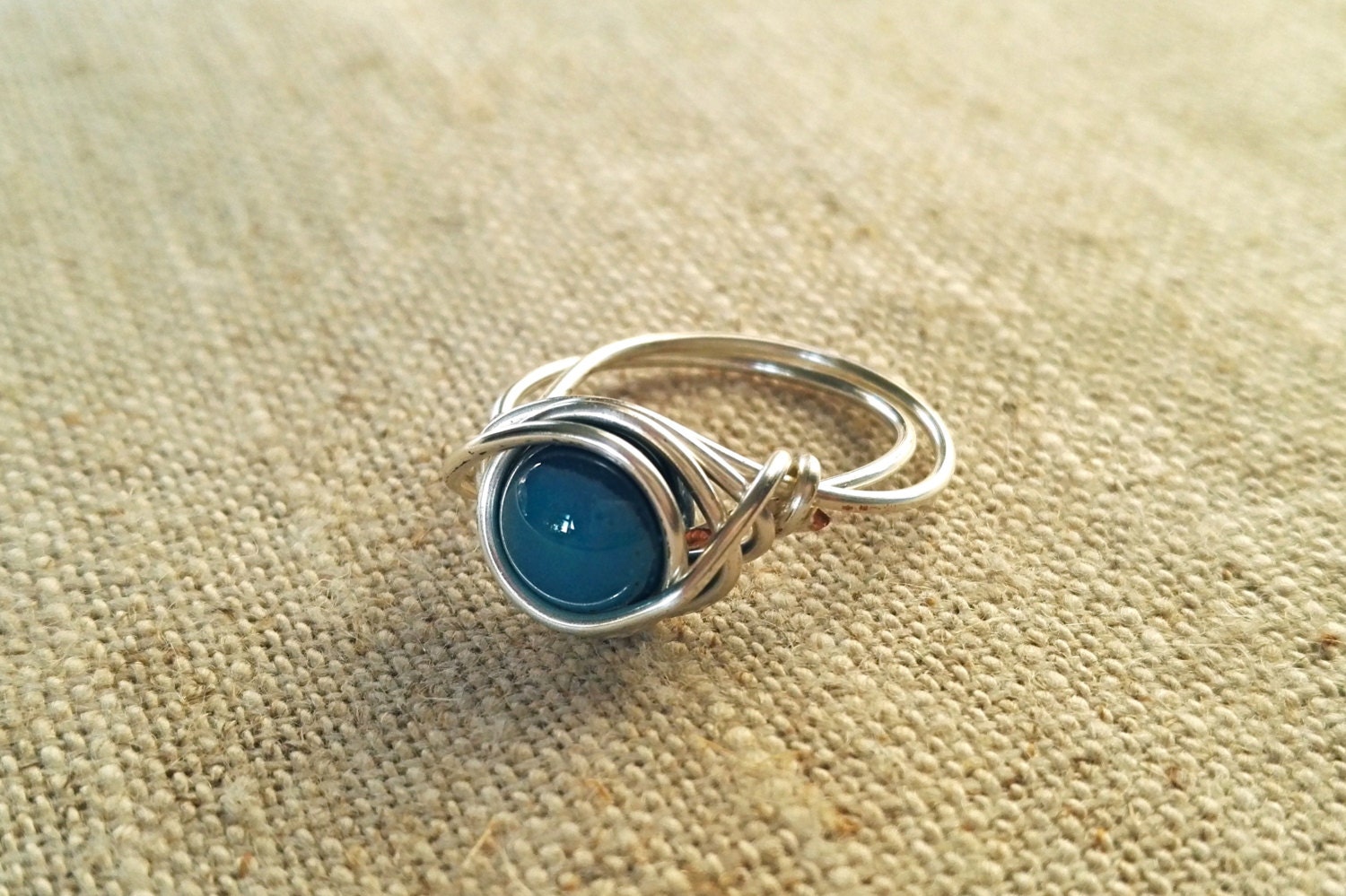 Schönen Blues Achat Silber Draht Gewickelt Ring - Größe Auf Bestellung Schönen Blues Achat Silber Draht Gewickelt Ring - Größe Auf Bestellung von HoggwinkleDesigns