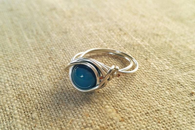 Schönen Blues Achat Silber Draht Gewickelt Ring - Größe Auf Bestellung Schönen Blues Achat Silber Draht Gewickelt Ring - Größe Auf Bestellung von HoggwinkleDesigns