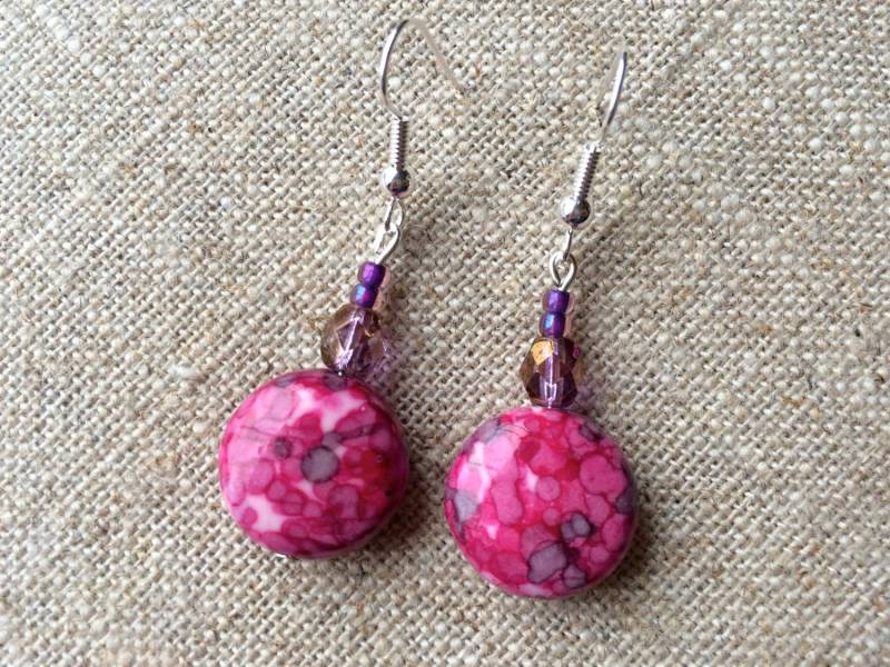 Wunderschöne Rosa Regen Blume Betrachten Stein Anhänger, Ohrringe Wunderschöne Rosa Regen Blume Betrachten Stein Anhänger, Ohrringe von HoggwinkleDesigns