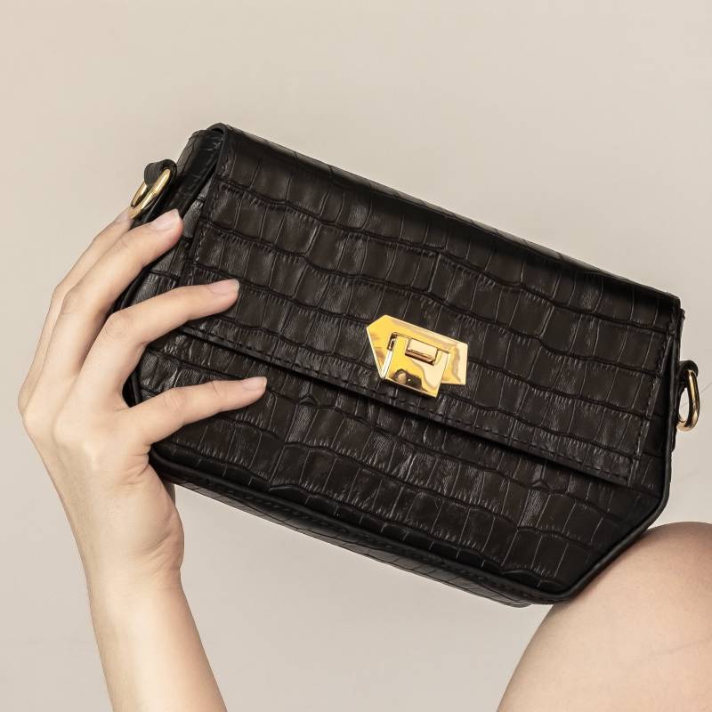 Handgefertigte Umhängetasche Aus Kroko-Schwarzem Leder Mit Breitem Riemen Handgefertigte Umhängetasche Aus Kroko-Schwarzem Leder Mit Breitem Riemen von HoiAnSoulLeather