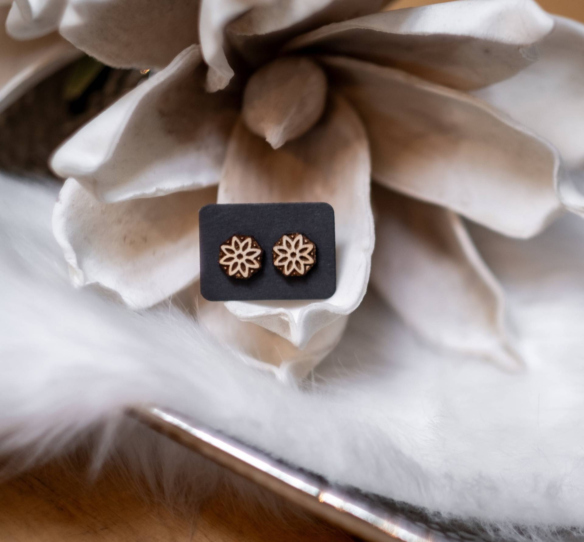 Ohrstecker Aus Holz | Ohrschmuck Birkenholz Handgemachter Schmuck Blume Achteck Ohrstecker Aus Holz | Ohrschmuck Birkenholz Handgemachter Schmuck Blume Achteck von HoizHittn