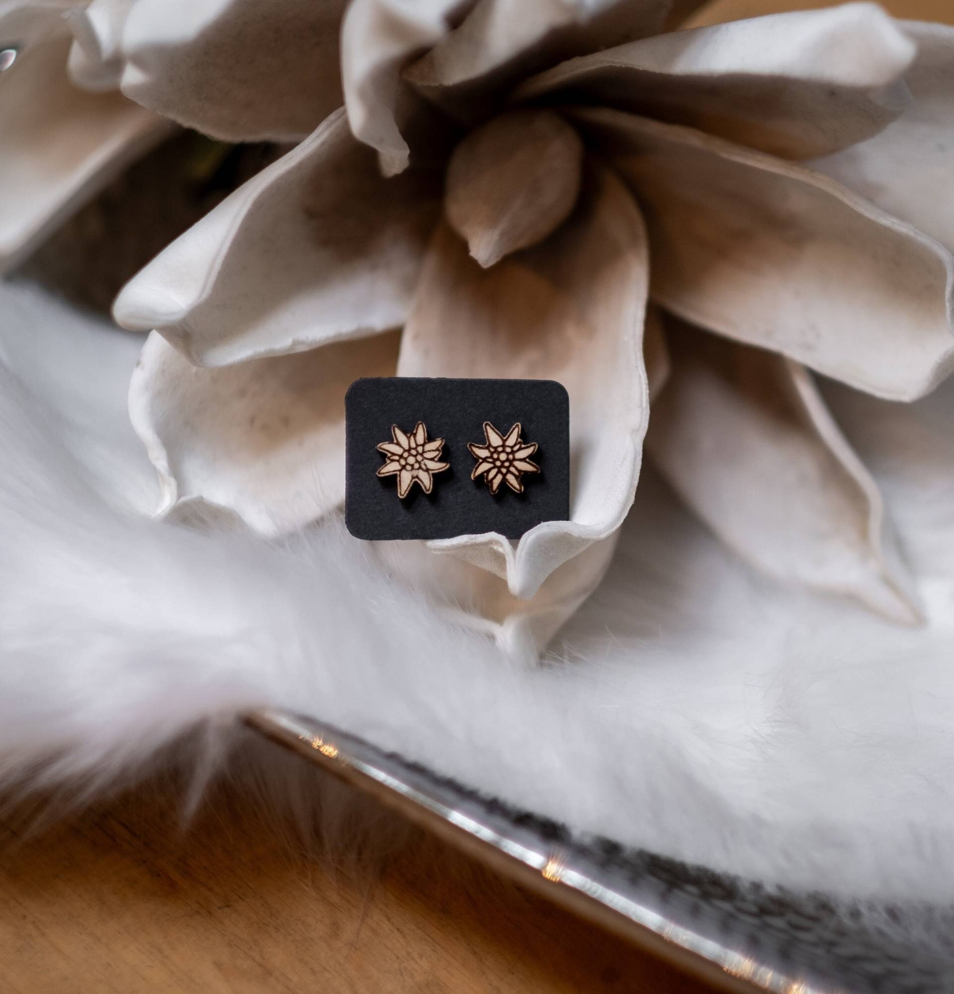 Ohrstecker Aus Holz | Ohrschmuck Birkenholz Handgemachter Schmuck Edelweiß Ohrstecker Aus Holz | Ohrschmuck Birkenholz Handgemachter Schmuck Edelweiß von HoizHittn